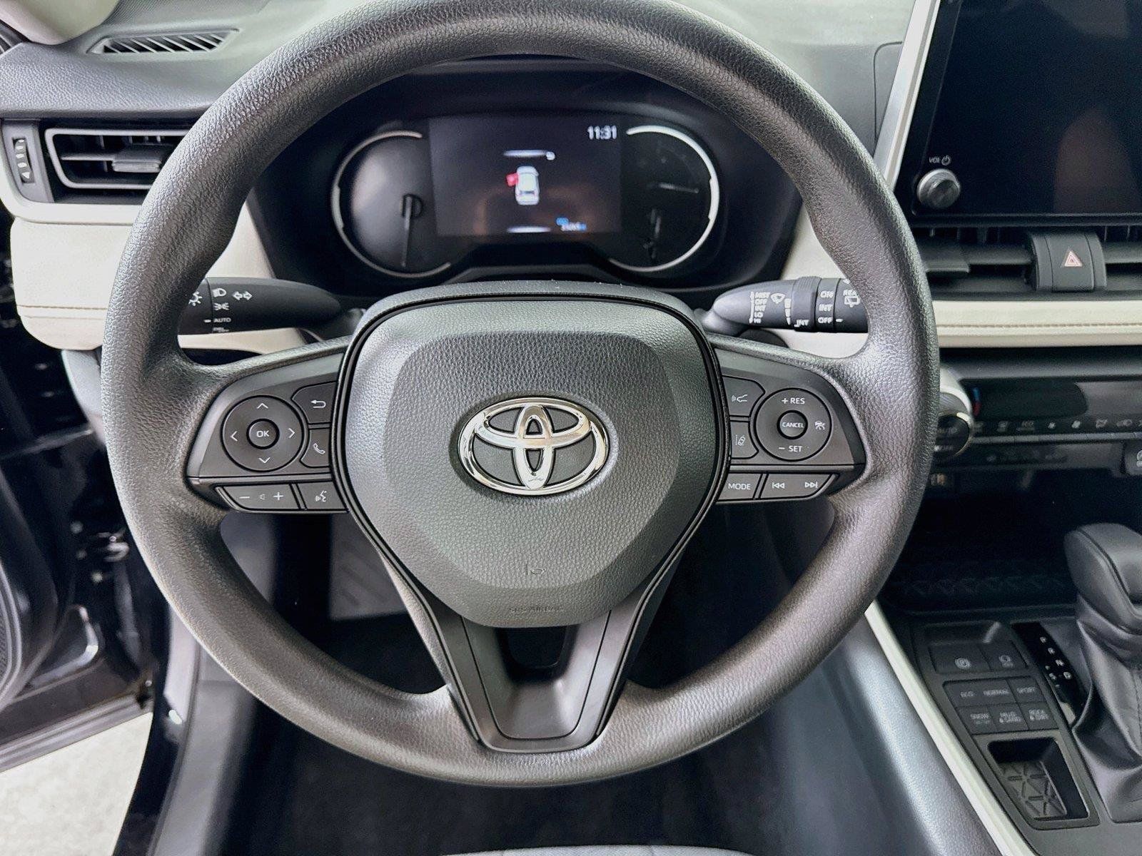 Used 2025 Toyota RAV4 XLE AWD/4WD image 17