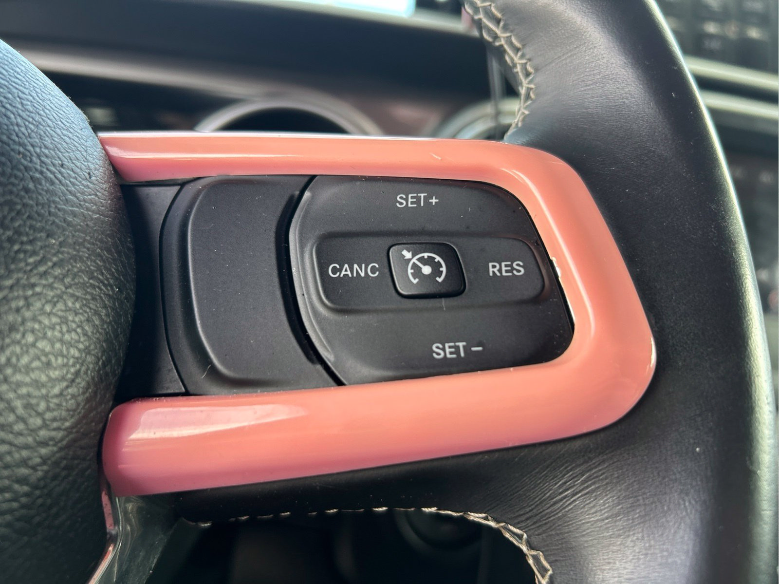 Used 2018 Jeep Wrangler Unlimited Sahara AWD/4WD image 15