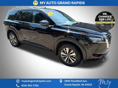 Used 2025 Nissan Pathfinder SL