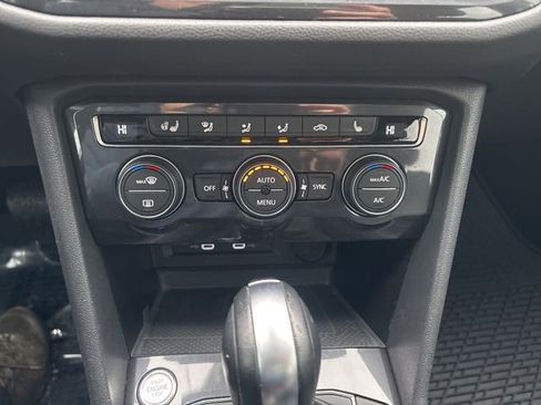 Used 2021 Volkswagen Tiguan SE image 29