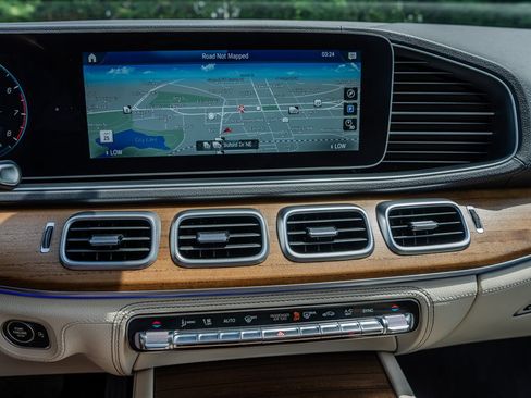 Used 2020 Mercedes-Benz GLS 450 4MATIC image 21