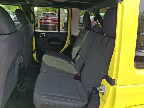 Used 2024 Jeep Wrangler Unlimited w/ Convenience Group AWD/4WD image 10