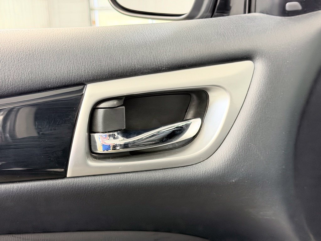 Used 2019 Nissan Pathfinder SV FWD image 9