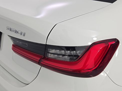Used 2020 BMW 330i xDrive Sedan w/ Convenience Package image 9
