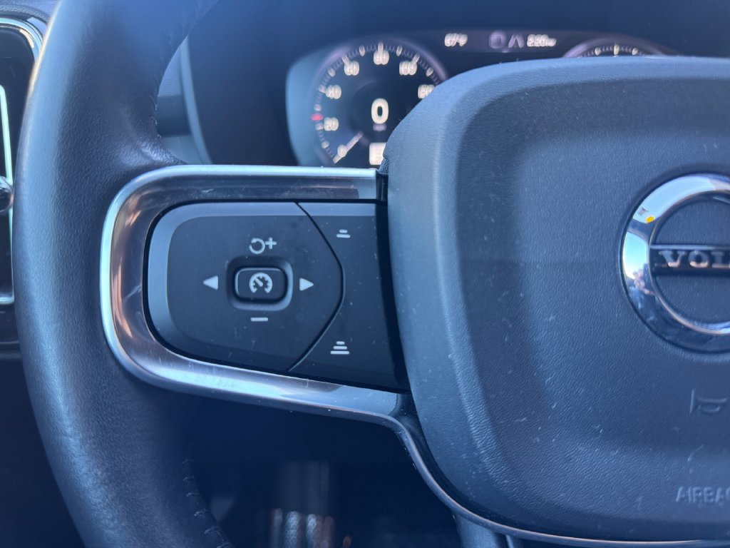 Used 2019 Volvo XC40 T5 Momentum AWD/4WD image 14