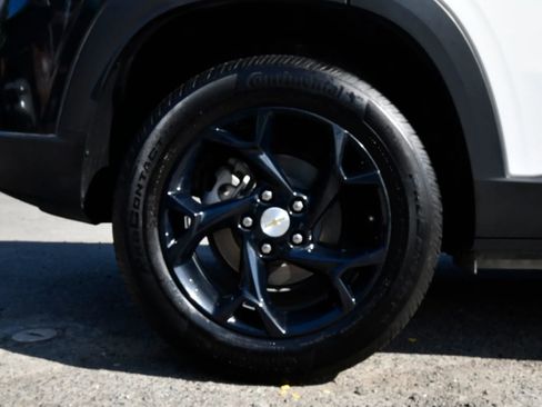 Used 2024 Chevrolet Trax LS w/ LS Convenience Package FWD image 27