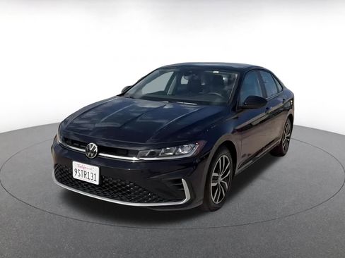 Used 2025 Volkswagen Jetta SE image 7