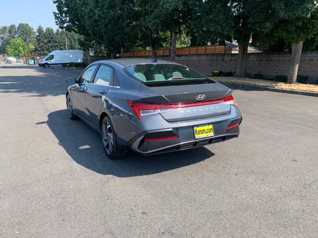 Used 2024 Hyundai Elantra SEL w/ Convenience Package FWD image 3