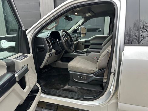 Used 2017 Ford F250 XLT w/ XLT Premium Package image 11