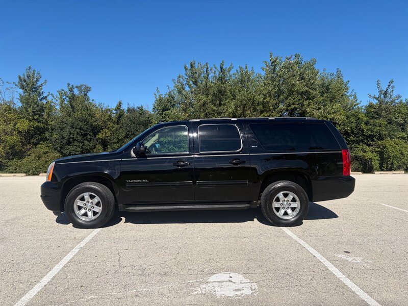 Used 2011 GMC Yukon XL SLT w/ SLT-2 Equipment Package AWD/4WD image 2