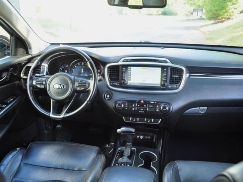 Used 2017 Kia Sorento SX image 15