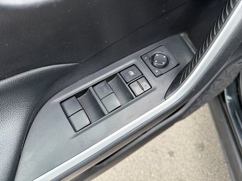 Used 2021 Toyota RAV4 XLE AWD/4WD image 17