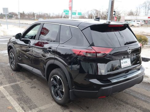 Certified 2025 Nissan Rogue SV AWD/4WD image 7
