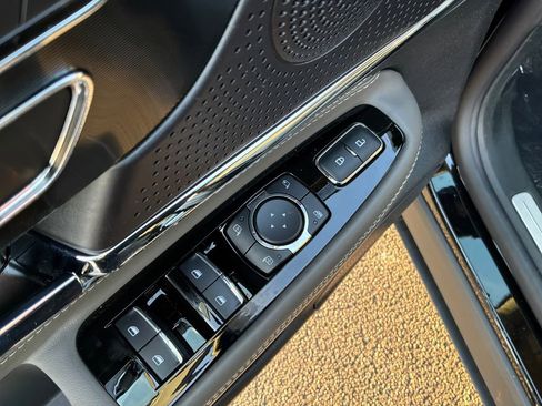 New 2026 Lincoln Corsair Premiere image 3