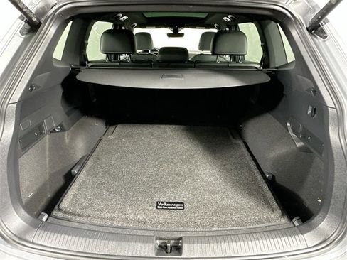 Used 2022 Volkswagen Tiguan SE R-Line image 32