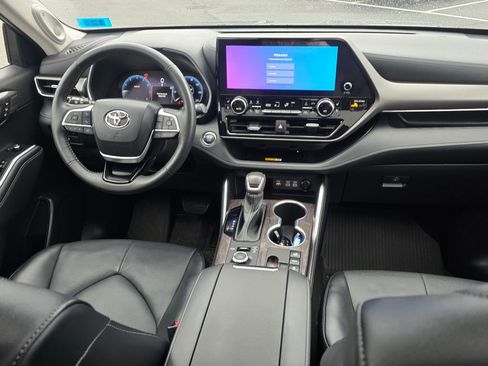 Used 2023 Toyota Highlander Limited AWD/4WD image 16