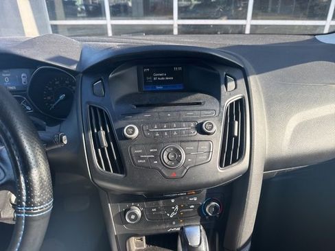 Used 2015 Ford Focus SE w/ SE Sport Package image 19