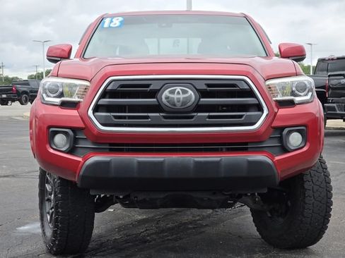 Used 2018 Toyota Tacoma SR5 AWD/4WD image 8