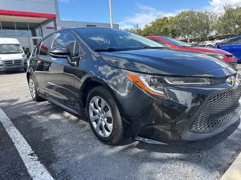 Used 2022 Toyota Corolla LE image 3