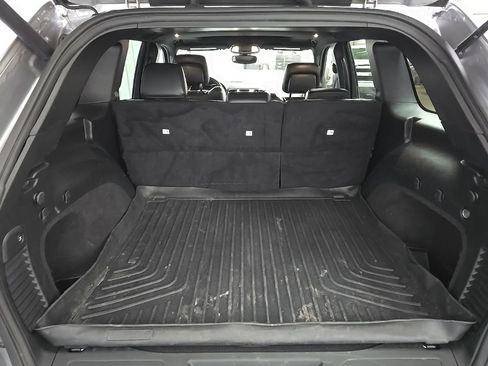 Used 2020 Jeep Grand Cherokee Altitude AWD/4WD image 12