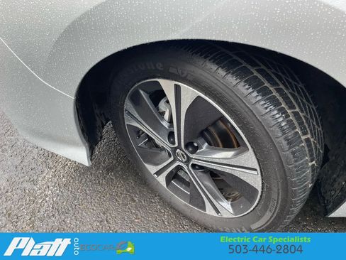 Used 2018 Nissan Leaf SV w/ SV Technology Package image 17