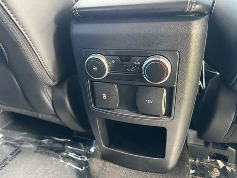 Used 2021 Ford Explorer XLT w/ Equipment Group 202A AWD/4WD image 16