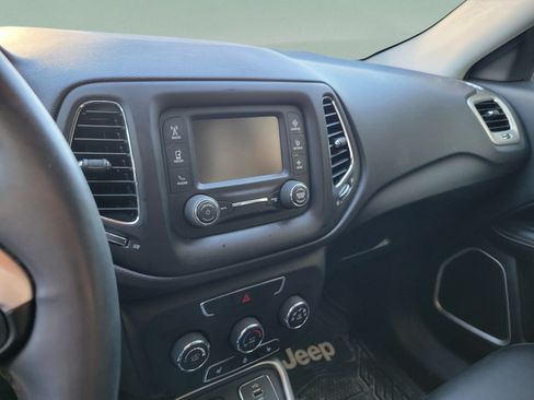 Used 2018 Jeep Compass Latitude w/ Cold Weather Group AWD/4WD image 21