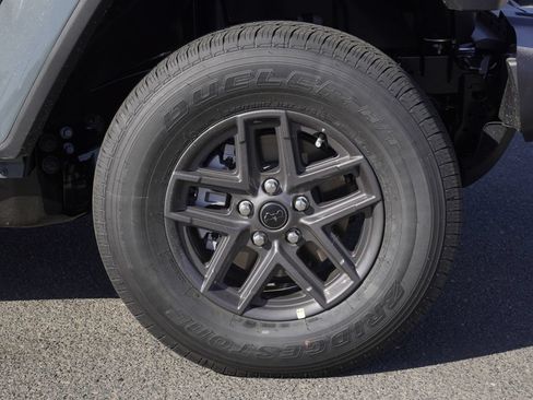 New 2026 Jeep Gladiator Sport AWD/4WD image 10