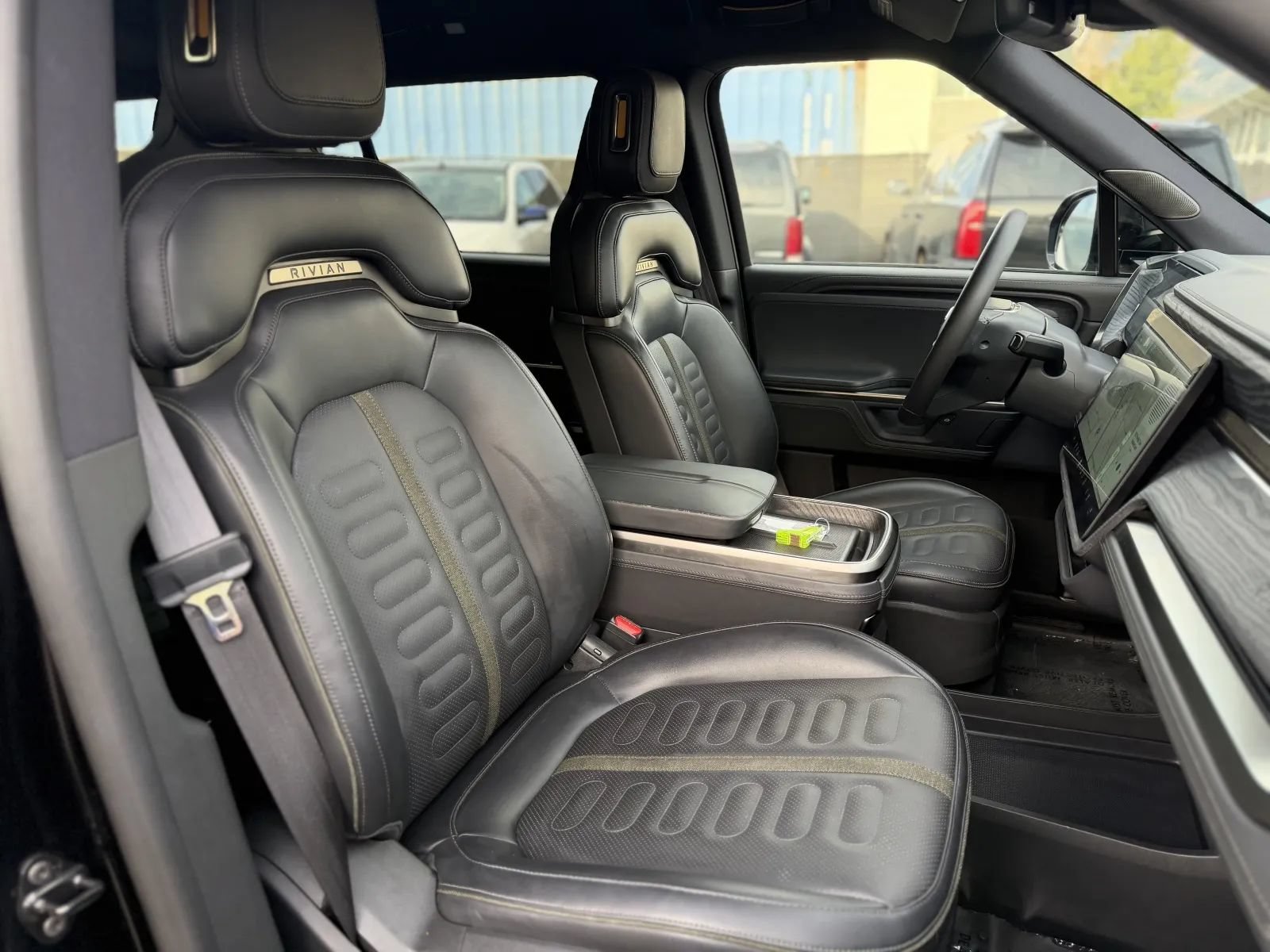 Used 2025 Rivian R1S Adventure Dual AWD/4WD image 21