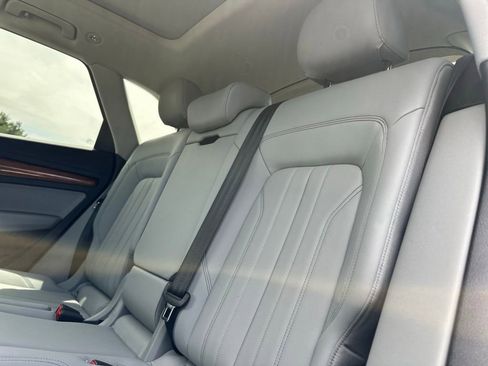 Used 2022 Audi Q5 2.0T Premium w/ Convenience Package AWD/4WD image 21