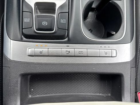Used 2022 Kia Carnival LX FWD image 33