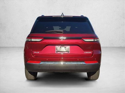Used 2025 Jeep Grand Cherokee Laredo w/ Luxury Tech Group I AWD/4WD image 8