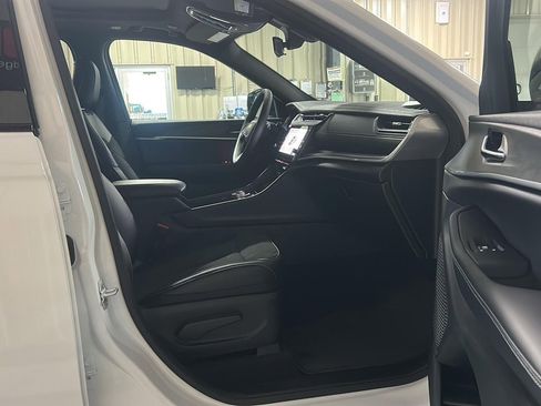 New 2026 Jeep Grand Cherokee Altitude image 14