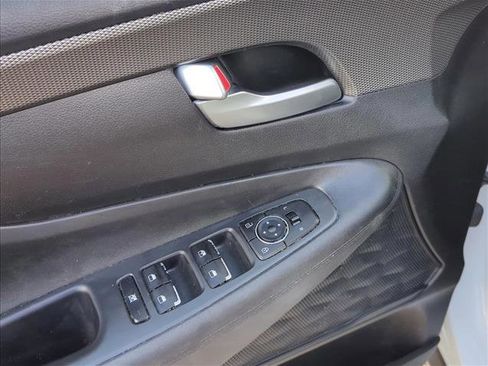 Used 2020 Hyundai Santa Fe SE image 8