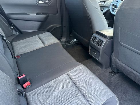 Used 2025 Nissan Rogue SV FWD image 28