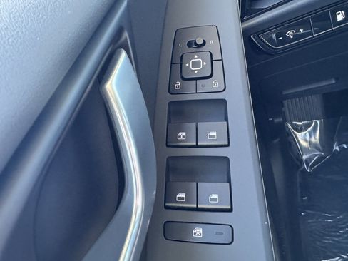 Used 2024 Kia Niro EX w/ EX Cold Weather Package image 30