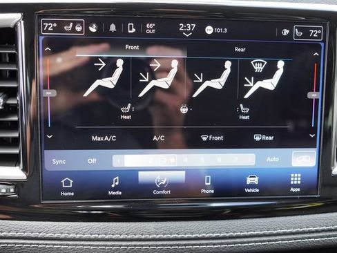 Used 2023 Chrysler Pacifica Touring-L FWD image 29