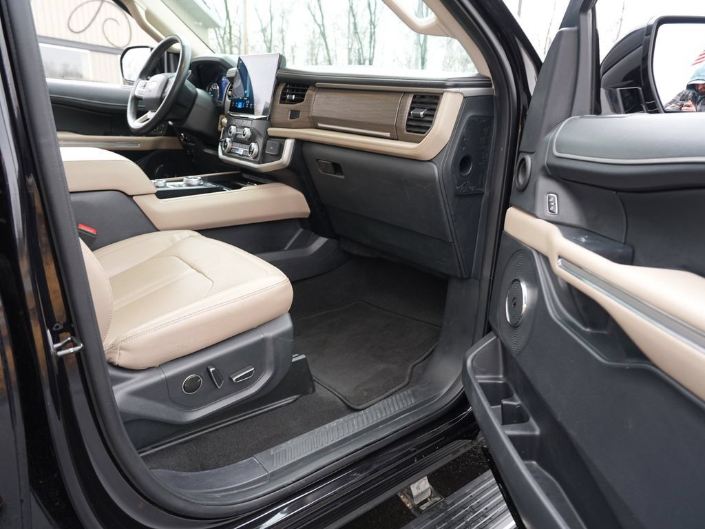 Used 2024 Ford Expedition Max Limited AWD/4WD image 33