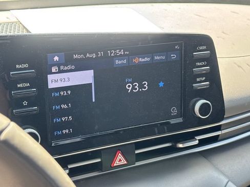 Used 2022 Hyundai Elantra SEL w/ Convenience Package FWD image 18