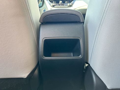 Used 2022 Toyota Corolla LE FWD image 36