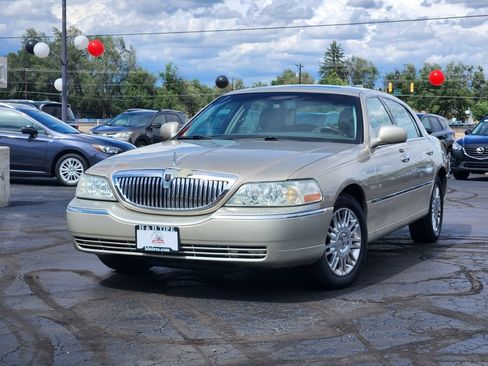Used 2006 Lincoln Town Car Signature Limited RWD image 1