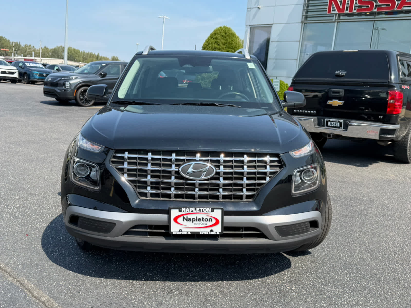 Used 2023 Hyundai Venue SEL w/ Cargo Package FWD image 2