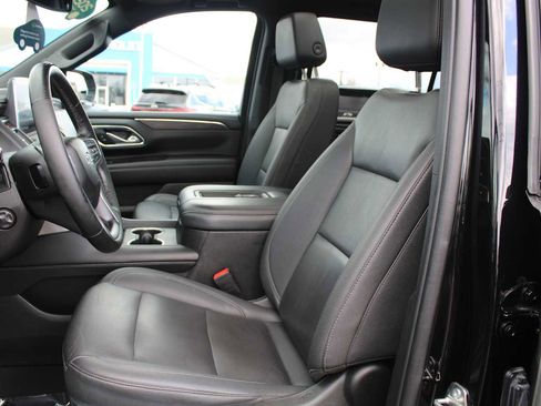 Used 2023 Chevrolet Suburban Z71 w/ Luxury Package AWD/4WD image 9