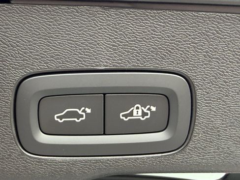 New 2026 Volvo XC60 T8 Ultra w/ Protection Package Premier image 10