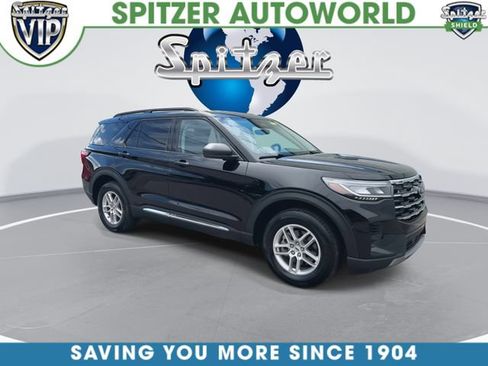 Used 2025 Ford Explorer Active AWD/4WD image 2
