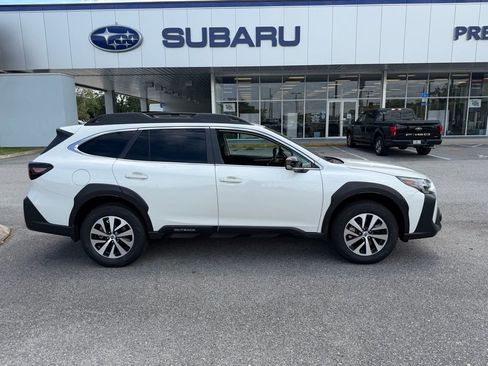 Used 2025 Subaru Outback Premium image 2