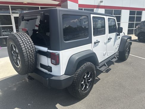 Used 2015 Jeep Wrangler Unlimited Sport w/ Quick Order Package 24S AWD/4WD image 8
