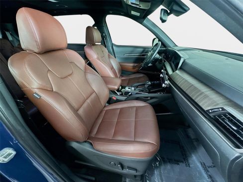 Certified 2024 Kia Telluride EX w/ EX Captain's Chair Package AWD/4WD image 31