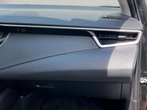 Used 2020 Toyota Corolla LE image 19