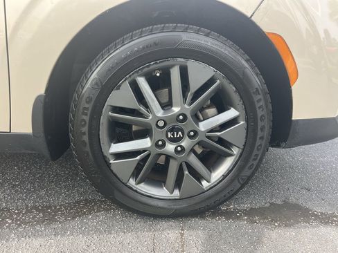 Used 2020 Kia Soul EX FWD image 13